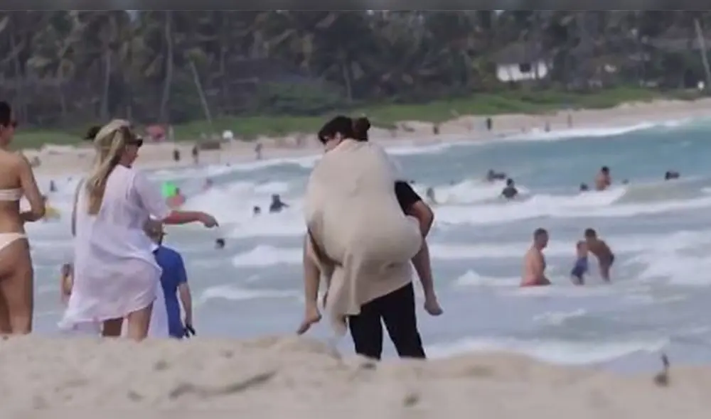 La cantante fue atacada por un animal marino durante sus vacaciones en Hawai