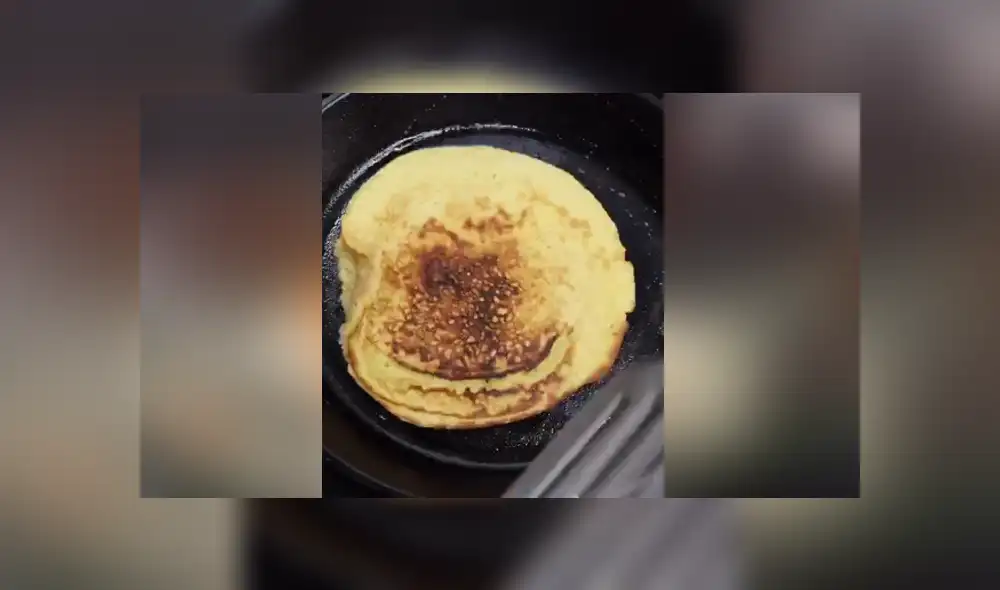 El joven mostró, paso a paso, cómo preparar este platillo que suele comerse en el desayuno. Foto: TikTok