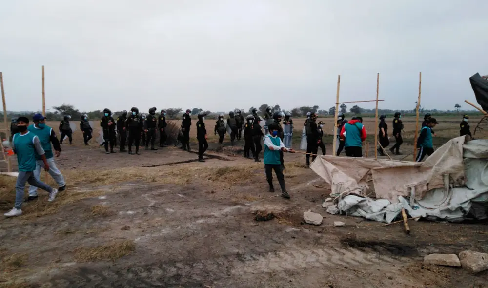 Policía Nacional desalojo a invasores de la casa de estudios de Lambayeque. Foto: UNPRG Policía Nacional desalojo a invasores de la casa de estudios de Lambayeque. Foto: UNPRG