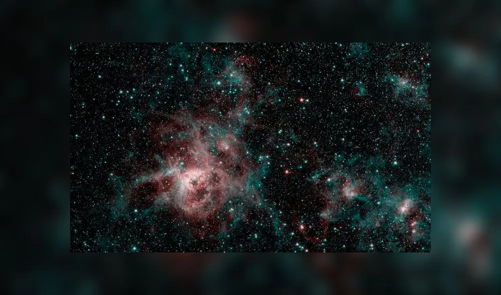 La nebulosa de la tarántula. Las regiones rojas indican la presencia de gas más caliente, mientras que las regiones azules son polvo interestelar. Crédito: NASA.