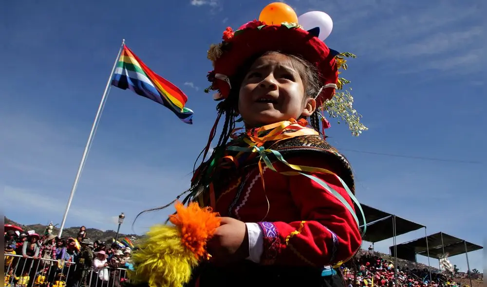 Niños de inicial realizaron colorido desfile por el aniversario de Cusco [FOTOS]