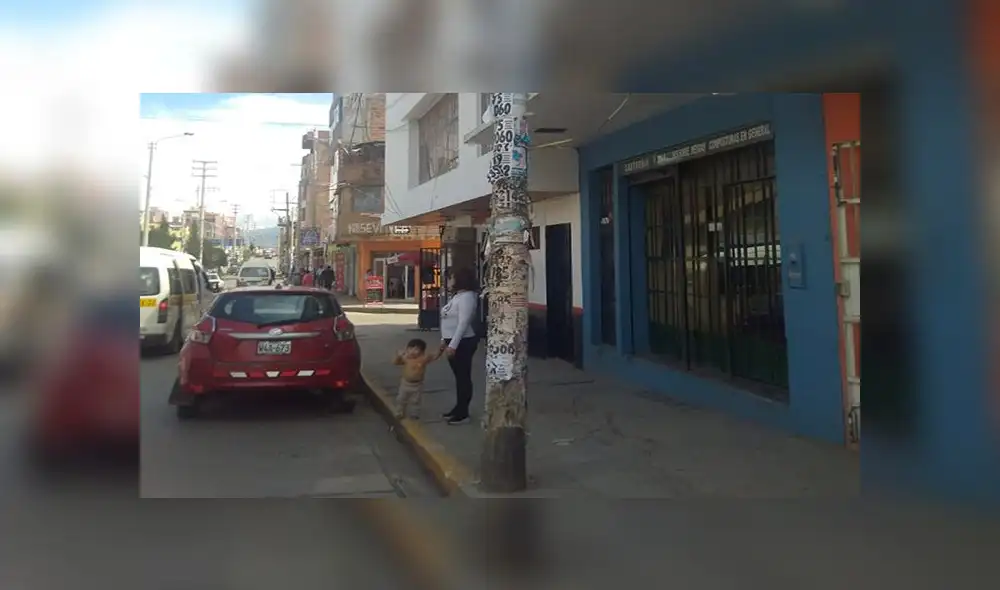 Huancayo: poste a punto de caer pone en riesgo a niños