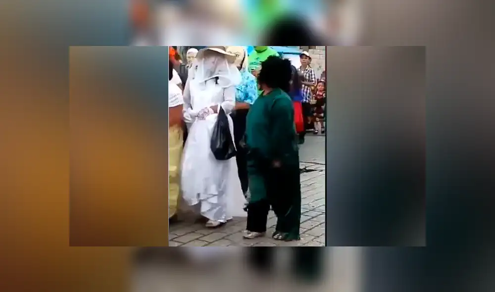 Facebook viral: joven disfrazado de Shrek sufre insólita caída durante pasacalle [VIDEO]