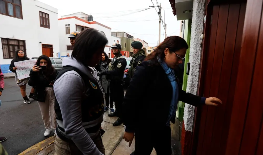 Intervención en oficina de Academia Cantolao. Foto: Jorge Cerdán.