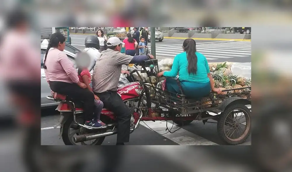 Mujeres exponen su vida al viajar en parrilla de triciclo Mujeres exponen su vida al viajar en parrilla de triciclo