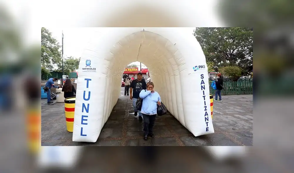 Los túneles sanitizantes fueron colocados en las entradas de hospitales e instituciones públicas. Foto: Juan Flores. Los túneles sanitizantes fueron colocados en las entradas de hospitales e instituciones públicas. Foto: Juan Flores.