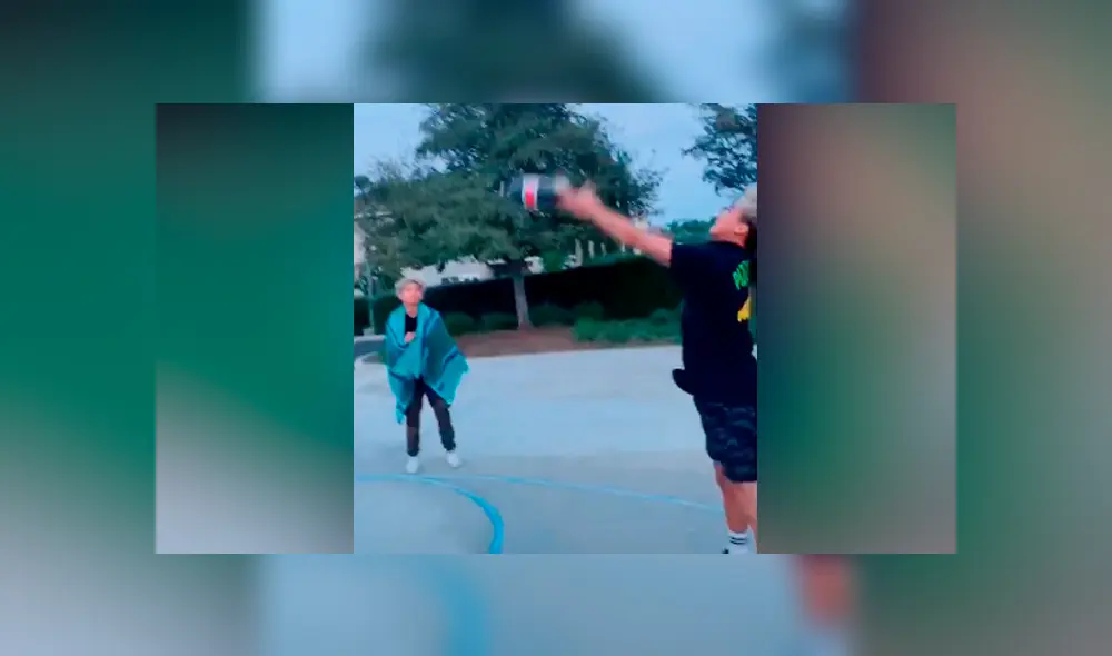 Los jóvenes tiraron la botella sin imaginar el asombroso resultado que obtendrían. Foto: captura.