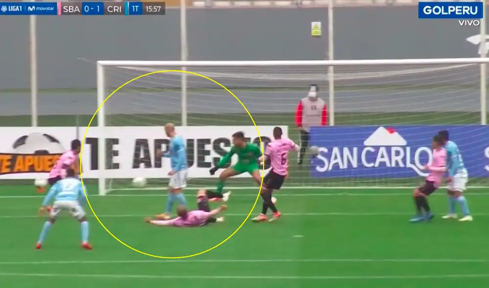 Adrián Zela marcó un autogol y le dio la ventaja a Sporting Cristal sobre Sport Boys. | Foto: Gol Perú