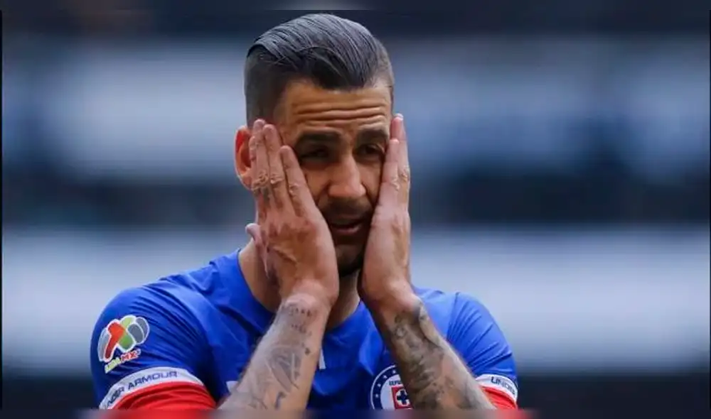 América vs Cruz Azul: El disparo de Edgar Méndez que se estrelló en el travesaño [VIDEO]