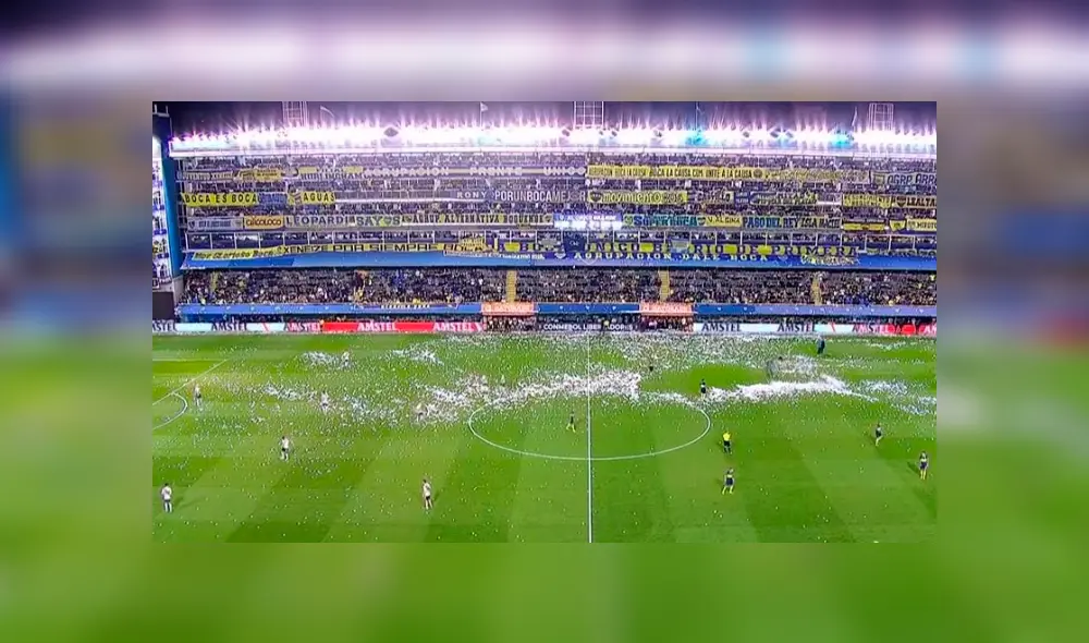 Inusual suceso provocó un retraso en el inicio del partido. Créditos: Captura de tv Inusual suceso provocó un retraso en el inicio del partido. Créditos: Captura de tv