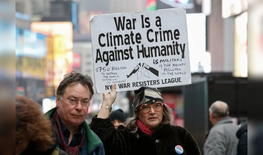 Activistas tomaron el Times Square para protestar ante la tensión entre EE. UU., Irán e Irak. Foto: AFP. Activistas tomaron el Times Square para protestar ante la tensión entre EE. UU., Irán e Irak. Foto: AFP.