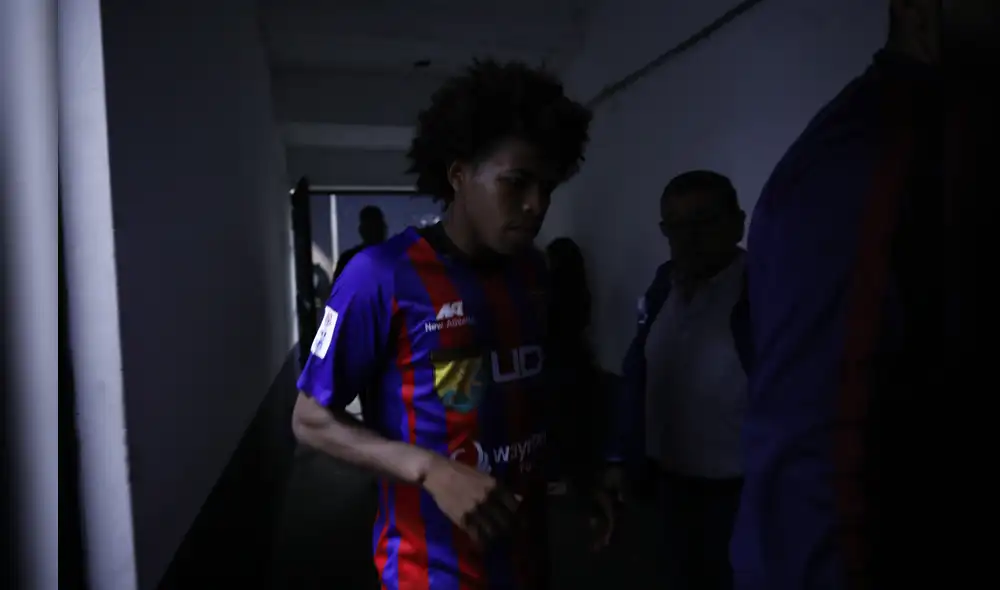 El hecho se suscitó al final del primer tiempo del cotejo.