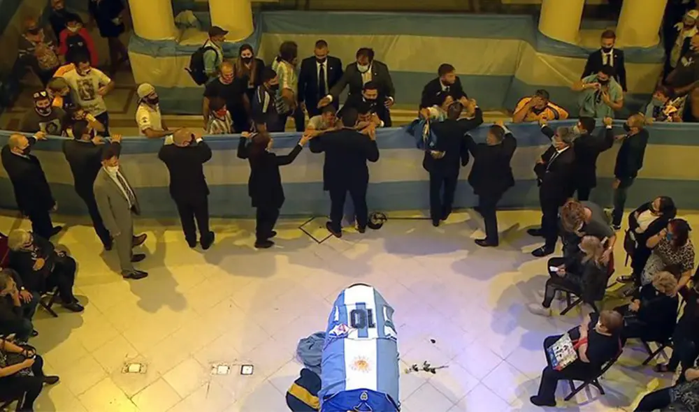 Los restos de Diego Armando Maradona son velados en Salón de los Patriotas Latinoamericanos de la Casa Rosada. Foto: captura de video/YouTube