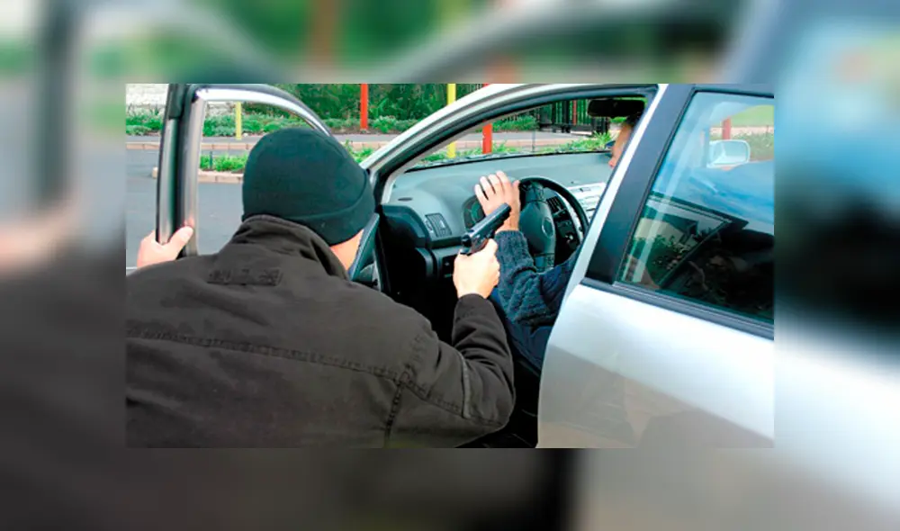 En Puno delincuentes roban camioneta y asesinan a conductor En Puno delincuentes roban camioneta y asesinan a conductor