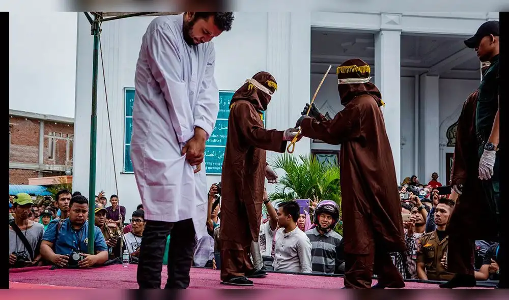 Indonesia: pareja gay fue azotada, como 'castigo' por tener sexo