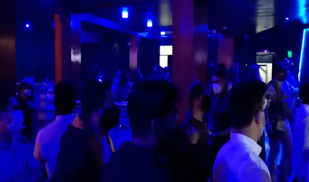 Más de 100 personas son intervenidas en una discoteca de Chiclayo.