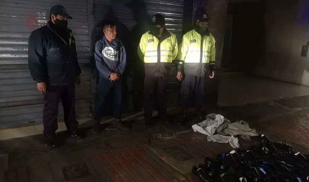 Las autoridades en conjunto evitaron que los ladrones de zapatos logren su objetivo. Foto: Municipalidad de Lima. Las autoridades en conjunto evitaron que los ladrones de zapatos logren su objetivo. Foto: Municipalidad de Lima.