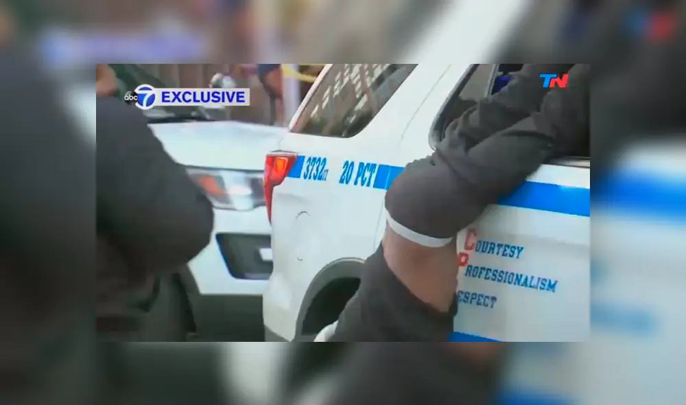 Video es viral en YouTube. El escurridizo delincuente creyó que podía escapar de los policías; sin embargo, los oficiales notaron su fuga y lo capturaron rápidamente. Foto: Captura.