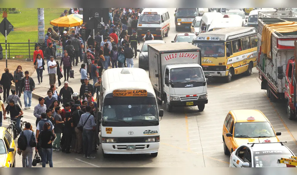 Gobierno inicia diálogo con transportistas por alza del ISC