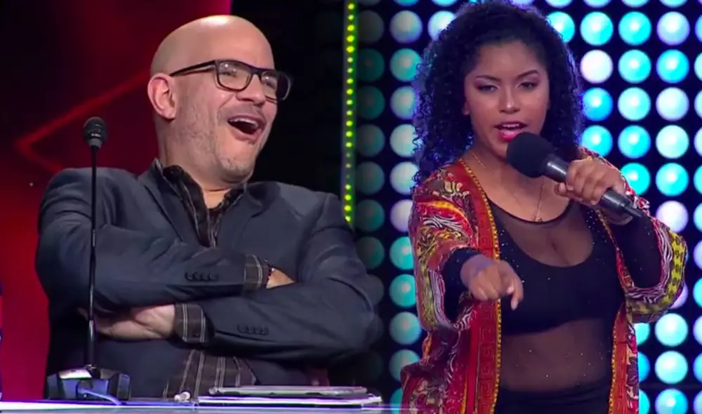 La imitadora interpretó el conocido tema de Eva Ayllón "Compárame". Foto: Captura Latina