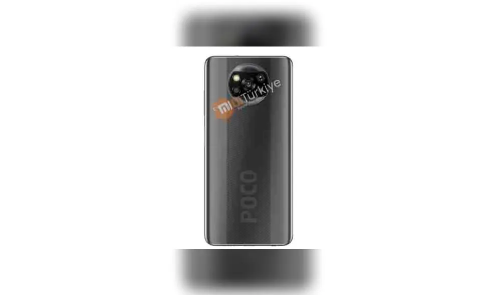 En la parte trasera del POCO X3 tenemos un enorme módulo de cámara, que alberga tres sensores y un flash LED. (Fotos: Turkiye)