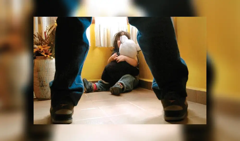 Padre abusa sexualmente de su hija de 3 años. Padre abusa sexualmente de su hija de 3 años.