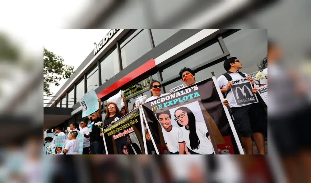 Realizaron plantón en McDonald’s de Miraflores para exigir justicia por muerte de jóvenes trabajadores