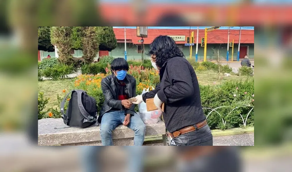 Edson entregó dinero a un joven que fue desalojado por no saldar sus deudas.