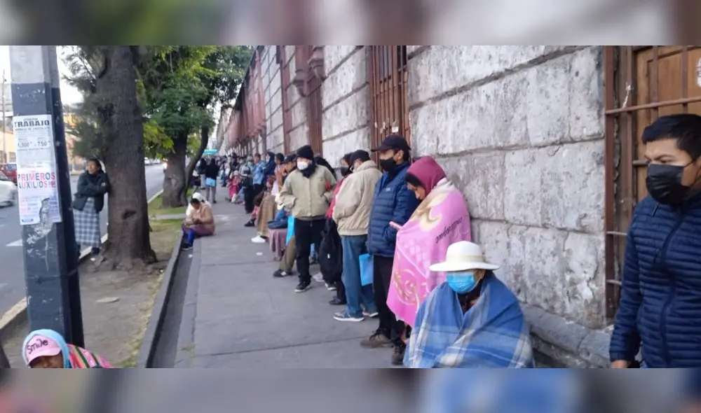 Maltrato. No hay mejoras en el hospital Goyeneche para evitar que pacientes compitan por turnos.