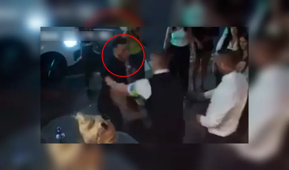 El agresor no ha sido identificado, y la Policía ha compartido las imágenes de las cámaras de seguridad para que alguien pueda reconocer al sujeto.