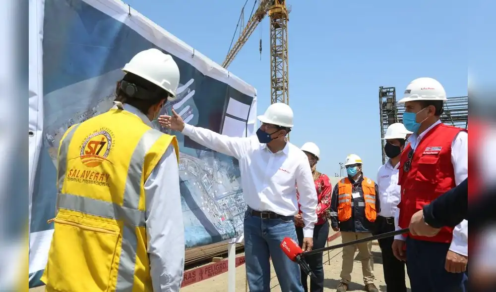 Martín Vizcarra inspeccionó obras en Terminal Portuario de Salaverry