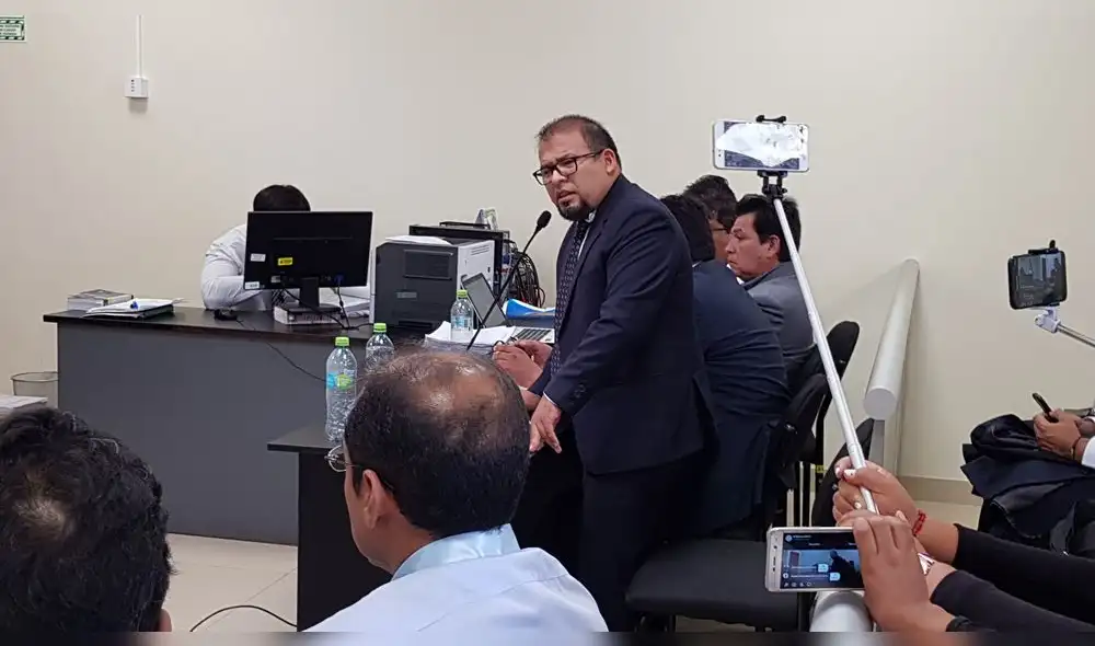 Alcalde provincial de Arequipa acudió hoy al juzgado en la Corte de Justicia de Arequipa Alcalde provincial de Arequipa acudió hoy al juzgado en la Corte de Justicia de Arequipa