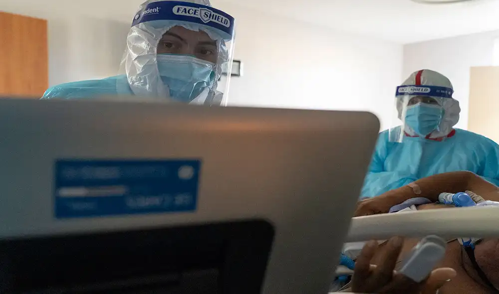 Junto a los trabajadores esenciales contra la COVID-19 fue resaltado el popular doctor Anthony Fauci. Foto: AFP