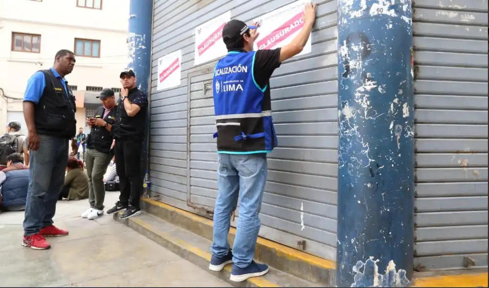 Mesa Redonda: Clausuran galería Mina de Oro 1