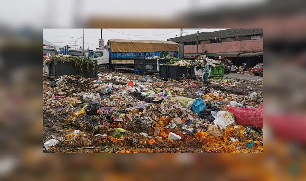 Usuarios denuncian acumulación de basura en varios distritos de Lima Usuarios denuncian acumulación de basura en varios distritos de Lima