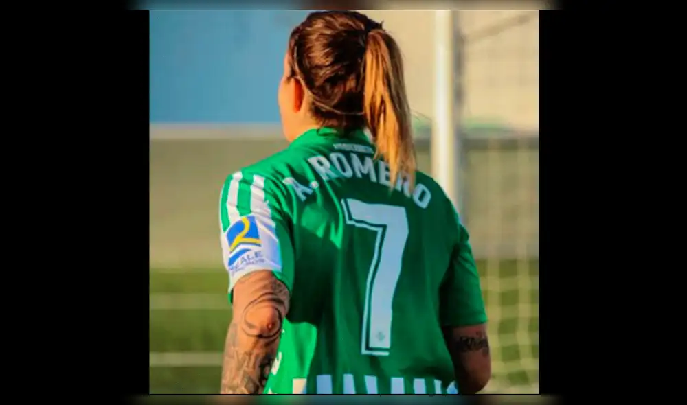 Real Betis: Ana María Romero la delantera que ejerce su profesión en medicina para atender a los pacientes de coronavirus. Real Betis: Ana María Romero la delantera que ejerce su profesión en medicina para atender a los pacientes de coronavirus.