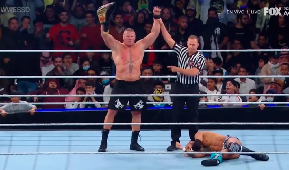 Brock Lesnar derrotó fácilmente a Ricochet y retuvo el título de la WWE en el Super ShowDown. | Foto: Fox Action
