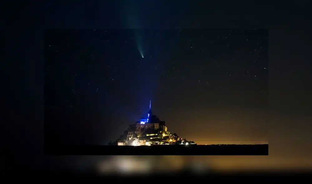 Cometa NEOWISE en los cielos de Francia. Foto: AFP. Cometa NEOWISE en los cielos de Francia. Foto: AFP.