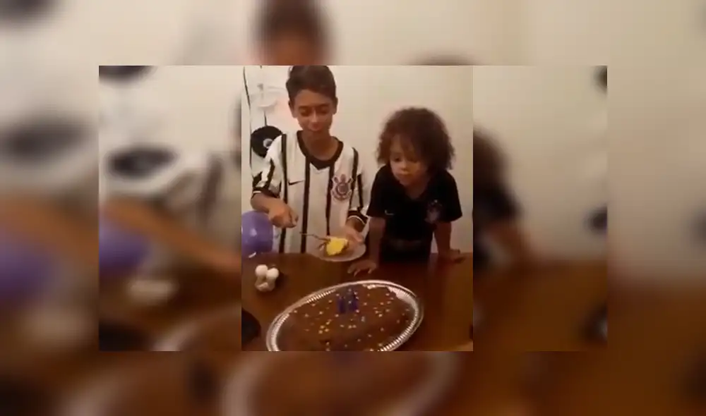 En Facebook, un pequeño no pudo contener las lágrimas de emoción por el tierno gesto que tuvo su hermano mayor.