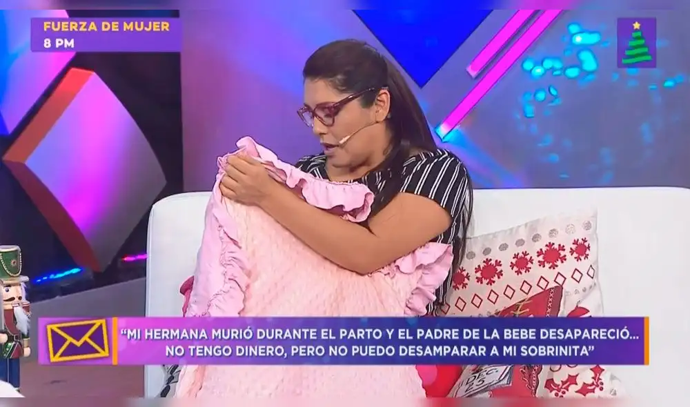 La conductora de televisión decidió alimentar a la pequeña tras su repentino llanto.