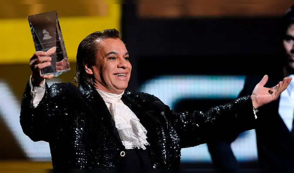 Juan Gabriel y los rumores que rondan sobre su muerte Juan Gabriel y los rumores que rondan sobre su muerte