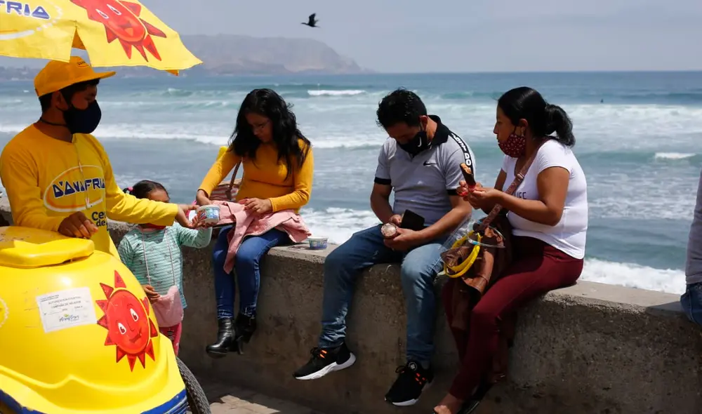 Personas acuden a las zonas costeras. Foto: Marco Cotrina/La República.