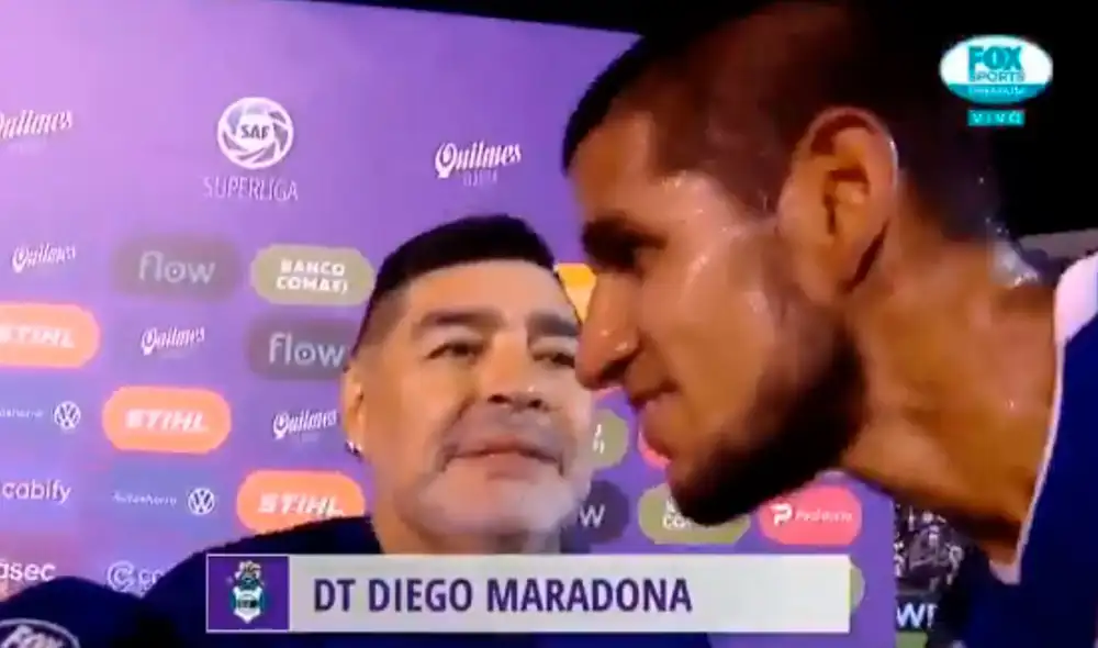 Luis Abram le pidió un beso a Diego Maradona tras finalizar el encuentro. Foto: Fox Sports Luis Abram le pidió un beso a Diego Maradona tras finalizar el encuentro. Foto: Fox Sports