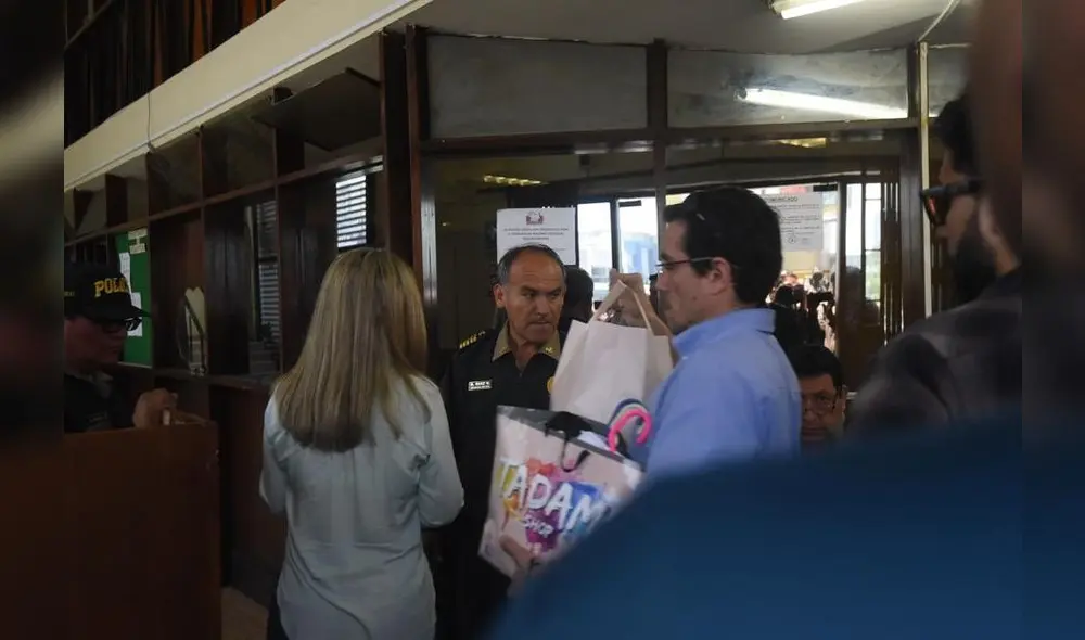 Esposa de Edwin Donayre en Requisitorias de la Policía Nacional. Foto: Melissa Merino / La República.