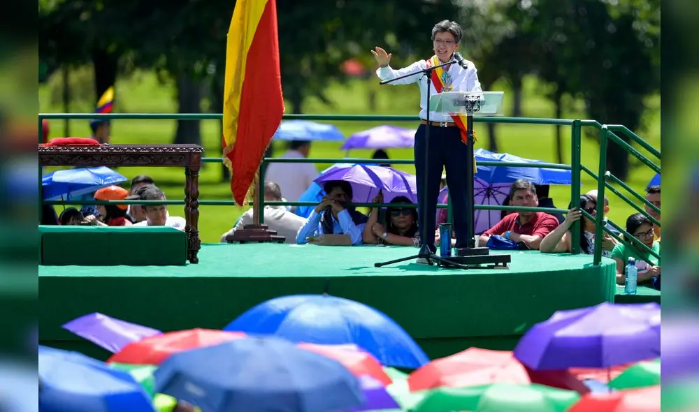 La mandataria rompió con la tradicional ceremonia de posesión y organizó un acto en el parque Simón Bolívar. Foto: AFP.
