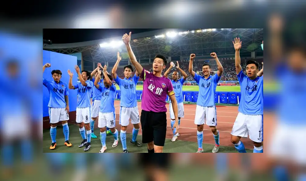 La Federación China (FCF) comunicó que excluyó al arquero Zhang Lu de la selección por conducir en estado de ebriedad.