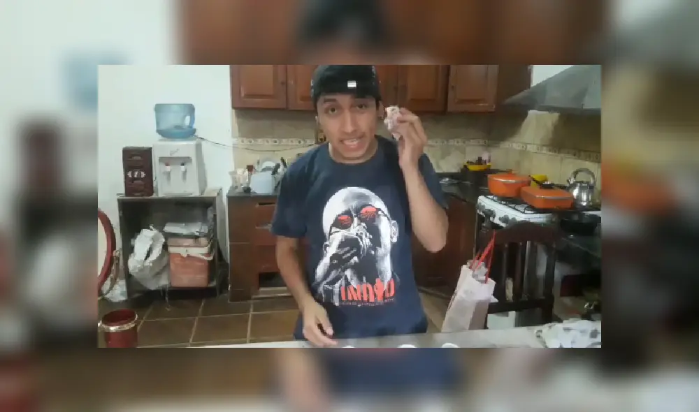 Desliza las imágenes para ver más fotos de la divertida escena entre un joven y su madre. Desliza las imágenes para ver más fotos de la divertida escena entre un joven y su madre.