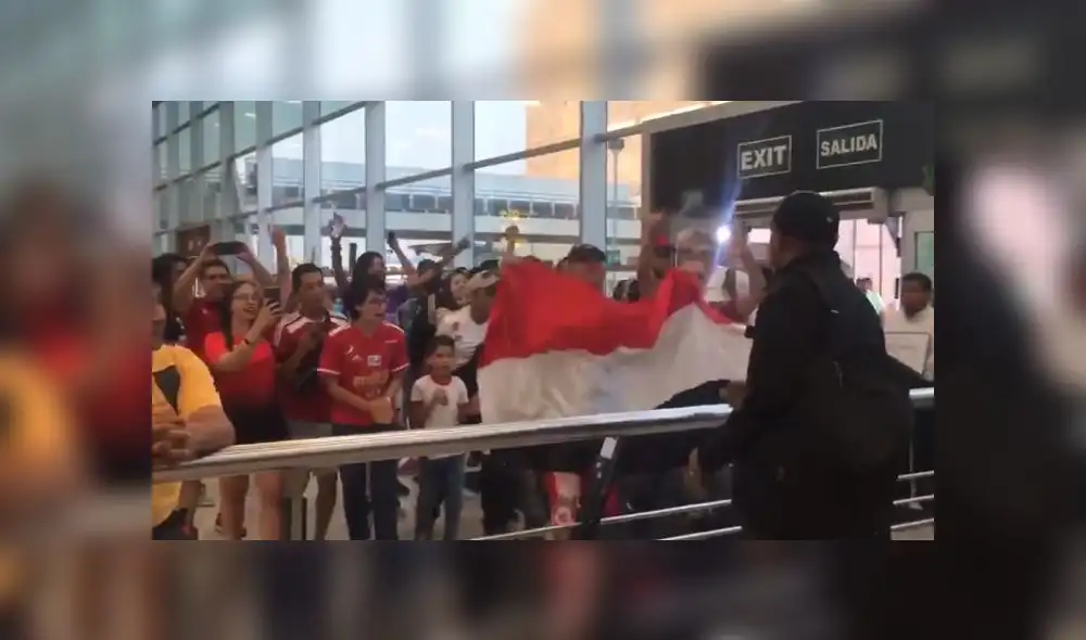 Caracas FC recibe emotiva bienvenida de hinchas venezolanos en Lima [VIDEO] 