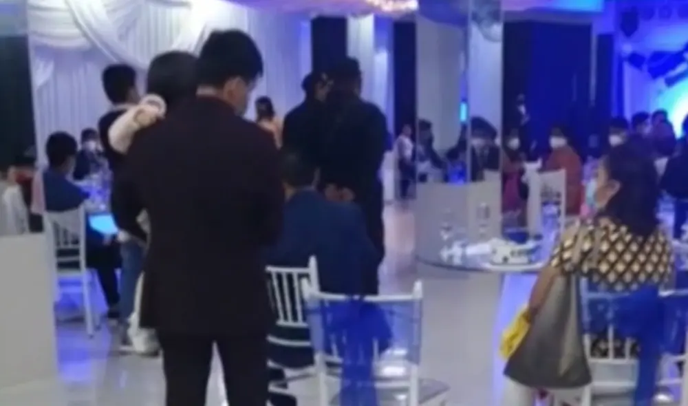 Algunas personas no llevaban mascarilla y tampoco respetaban la distancia social. Foto: captura de ATV Noticias