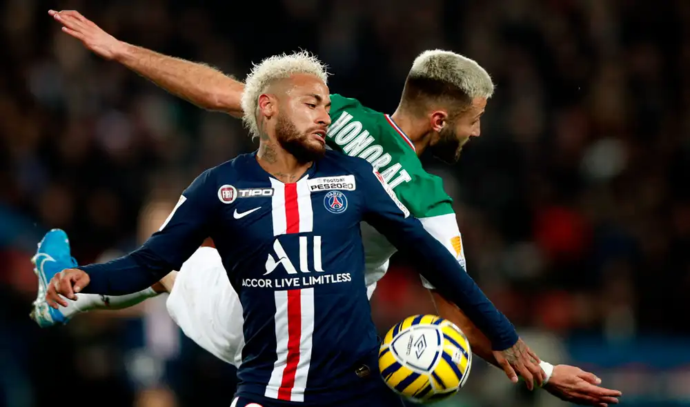 Neymar 'picó' el balón ante Ruffier y convirtió un golazo en el partido entre PSG y Saint Etienne. | Foto: EFE Neymar 'picó' el balón ante Ruffier y convirtió un golazo en el partido entre PSG y Saint Etienne. | Foto: EFE